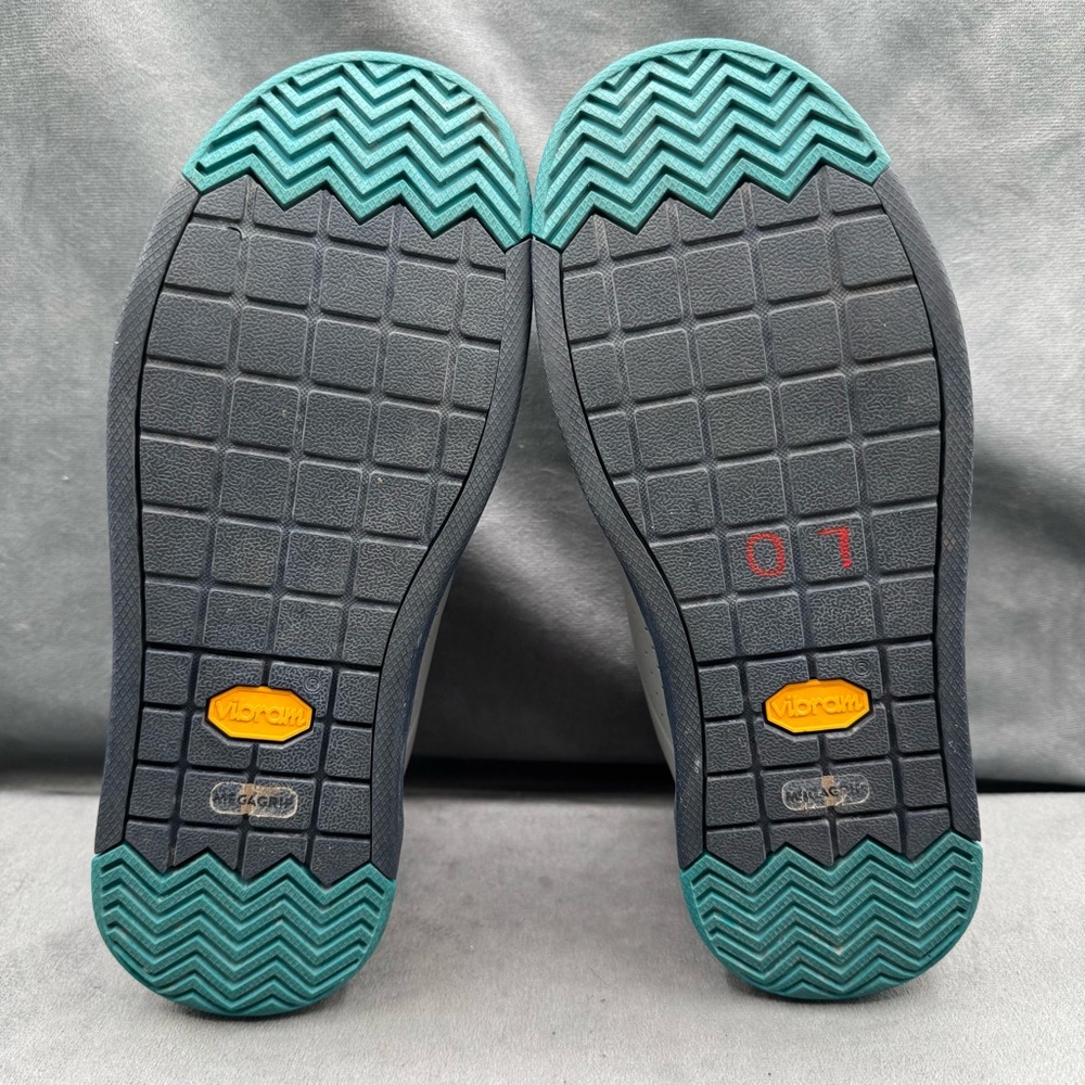 Bontrager Flatline Women’s Size 7.5 MTB Shoes Gravel Teal Vibram Sole - Picture 12 of 14